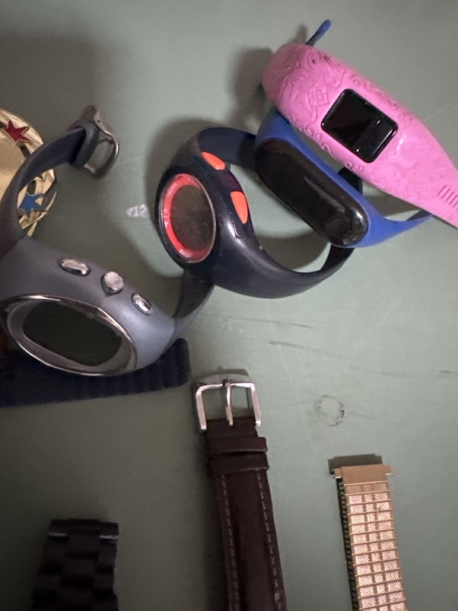 Orologi: Lot de montres diverses et accessoires état variable – Difettoso da La Chaux-de-Fonds venduto da lida2005 2
