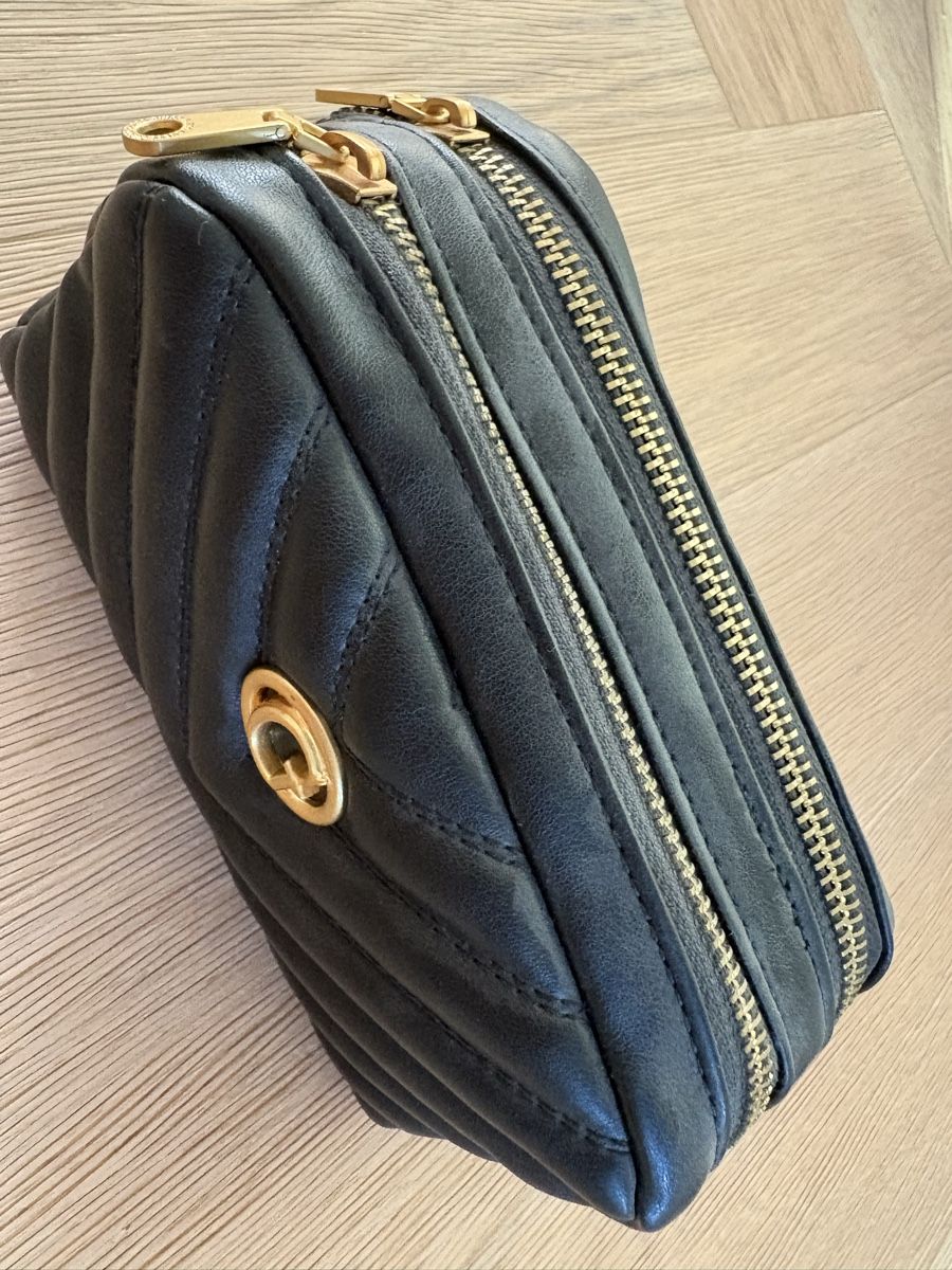 Guess Sacs femmes: Guess Sammlung – D'occasion à Urtenen-Schönbühl par Nastassja1306 2