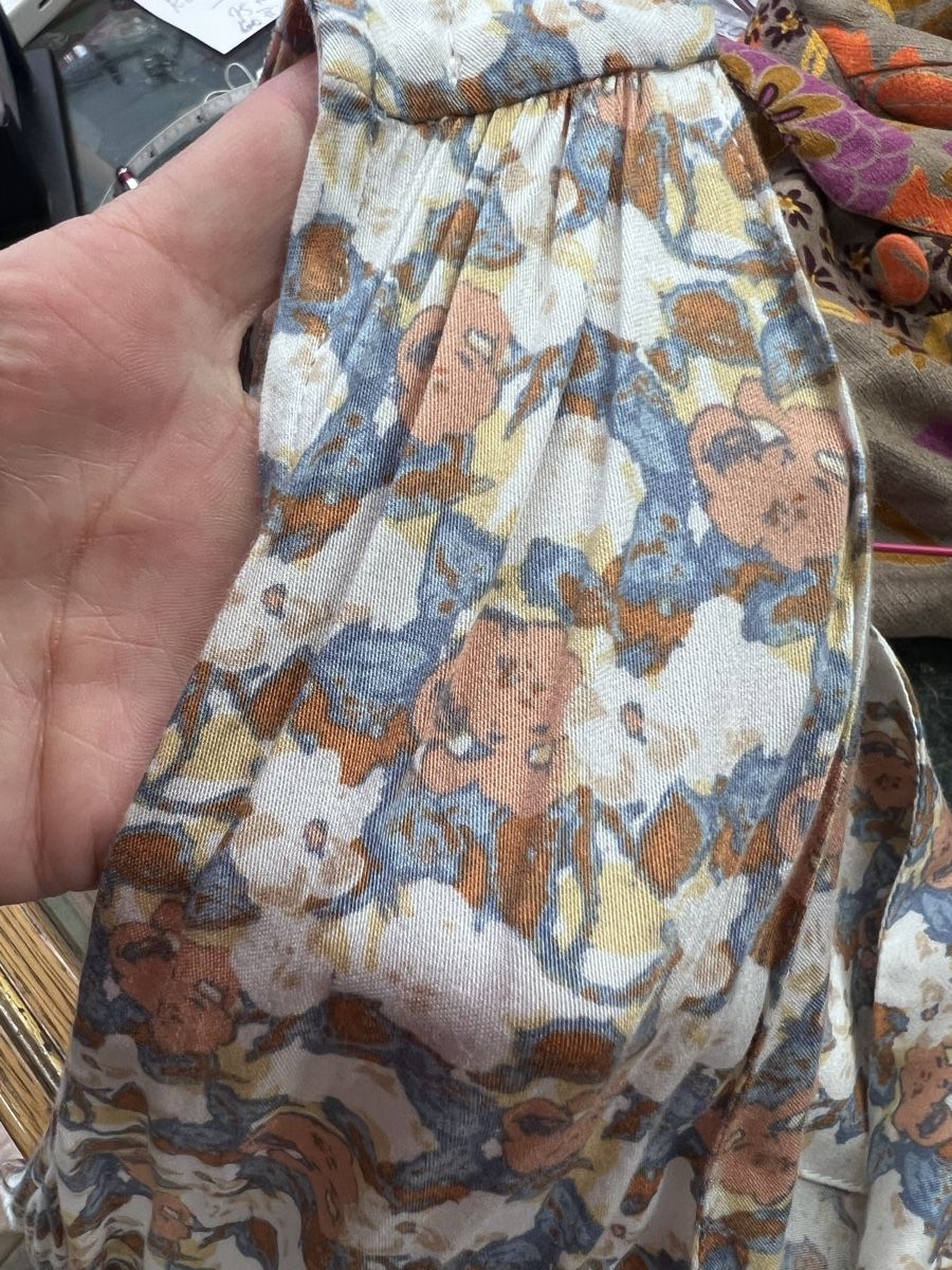 Vestiti: Luftiges Kleid dez.Farben Gr.38 Viskose  – Usato da Burgdorf venduto da puppennetz 5