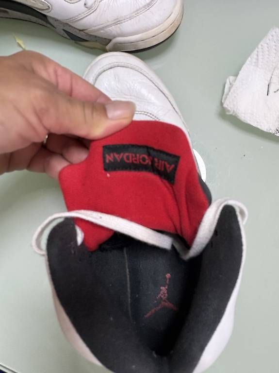 Herrenschuhe: Air Jordan 5 Retro White Cement  Taille 41 – Gebraucht aus Puidoux von neg_9p7m 1