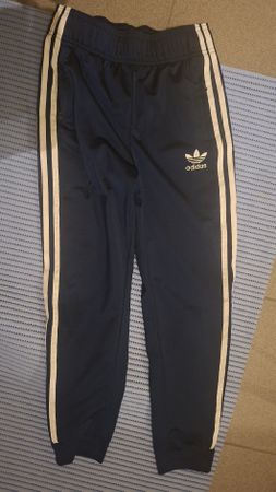 Adidas Trainingshose dunkelblau Grösse 146/152 guter Zustand