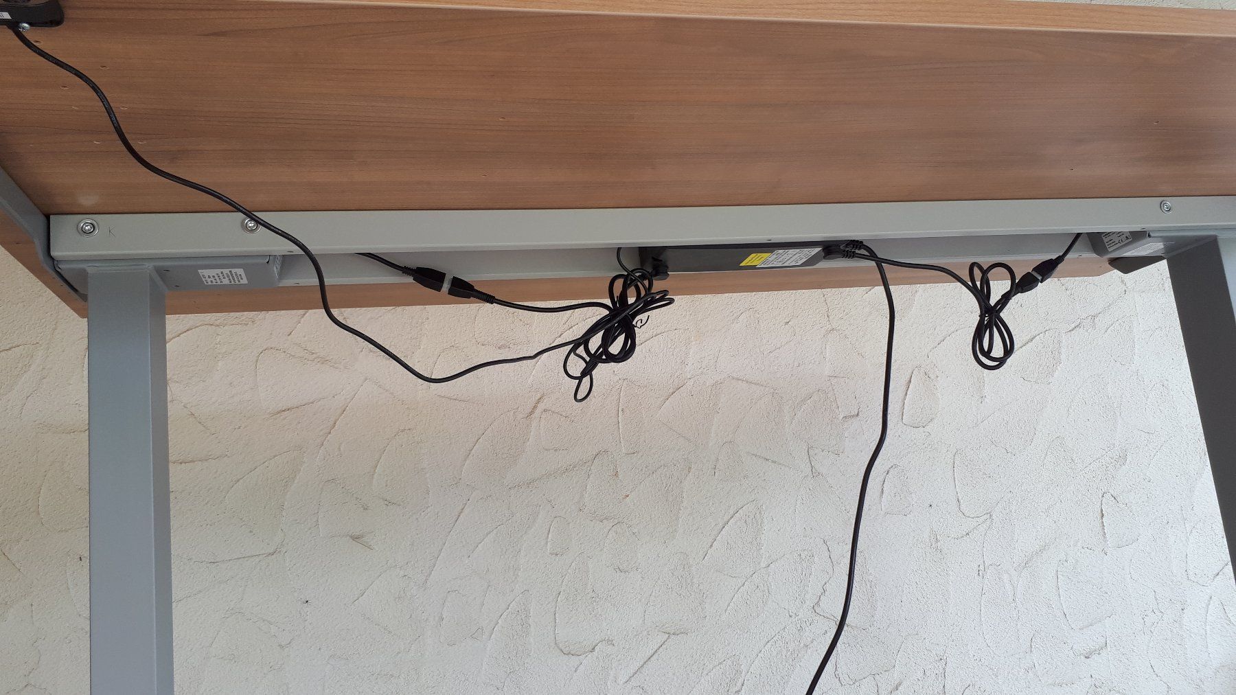 Schreibtische: Schreibtisch elektrisch höhenverstellbar – Gebraucht aus Madiswil von 20gls 4