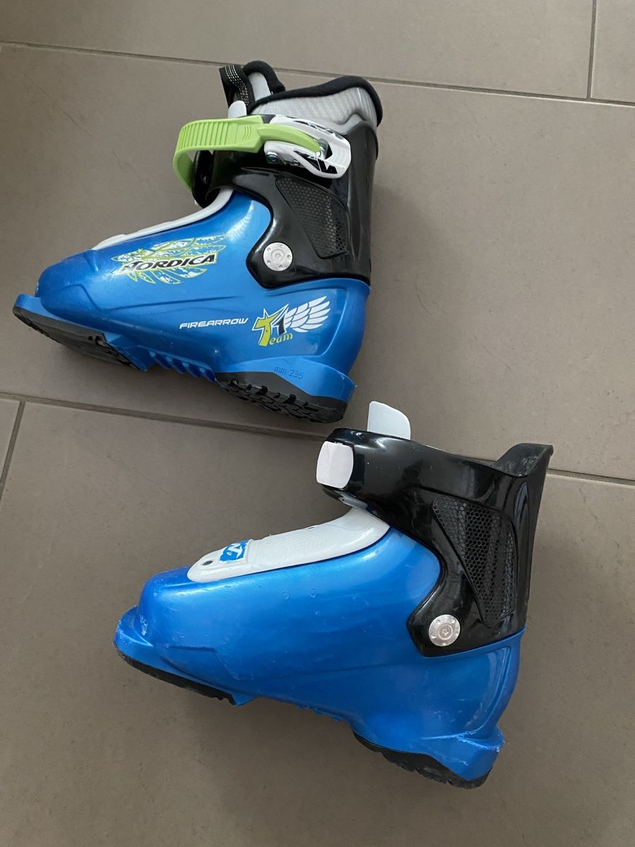 Nordica Schuhe für Jungen: Skischuhe Nordica Firearrow Team1 – Gebraucht aus Buttwil von