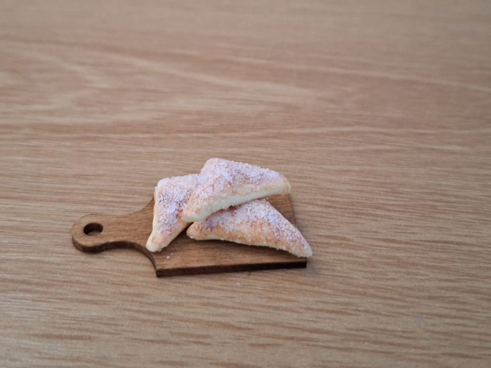 Case e mobili per bambole: Zigerkrapfen Handgemacht – Nuovo (secondo la descrizione) da Zürich venduto da Minischmaus