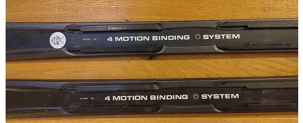 Völkl Skis: Ski ohne Bindung Völkl Gebraucht – D'occasion à Muttenz par beefcracker 1