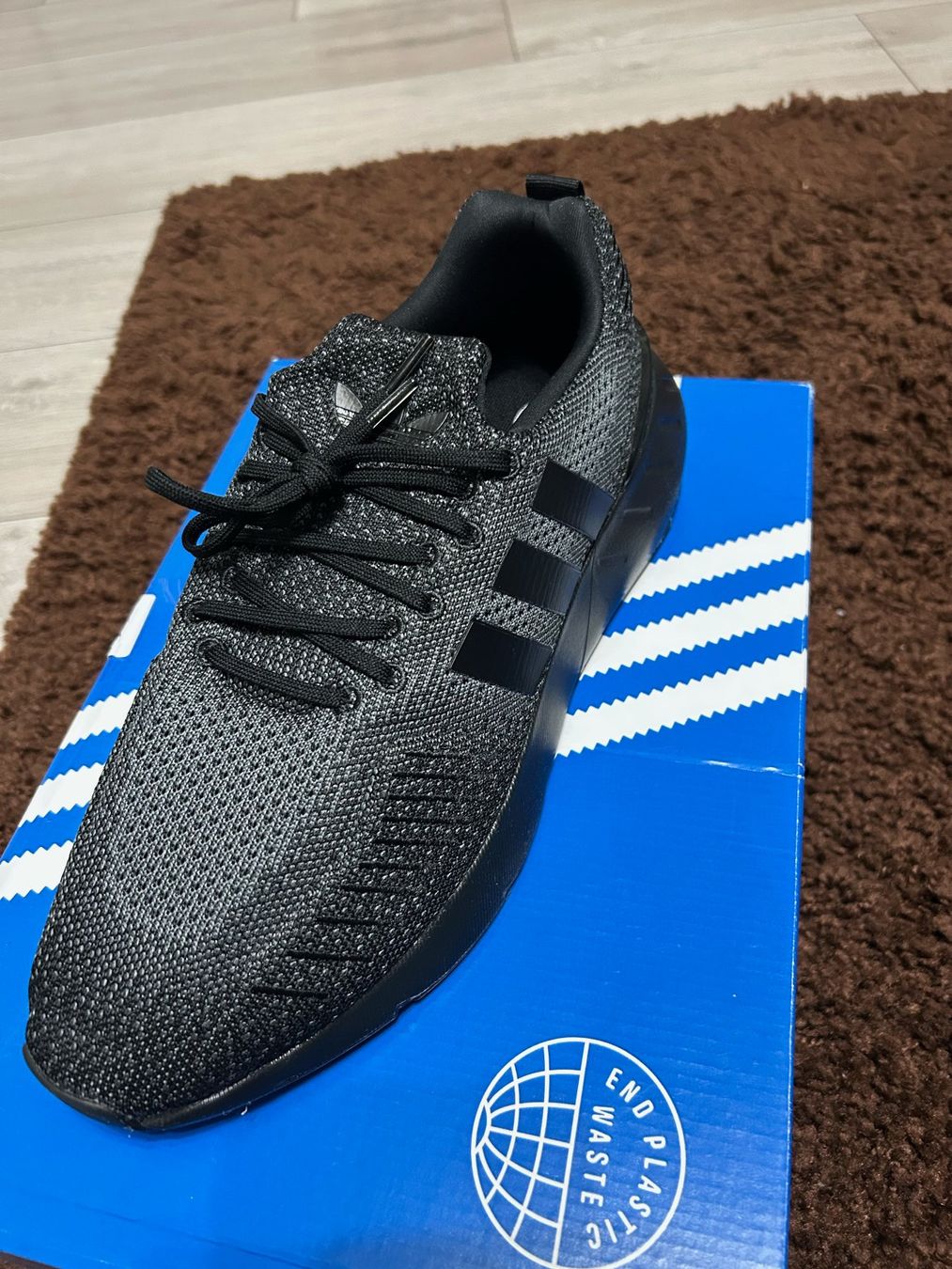 Scarpe da uomo: adidas Swift Run 22 45 1/3 – Nuovo (secondo la descrizione) da Urdorf venduto da Wolda3