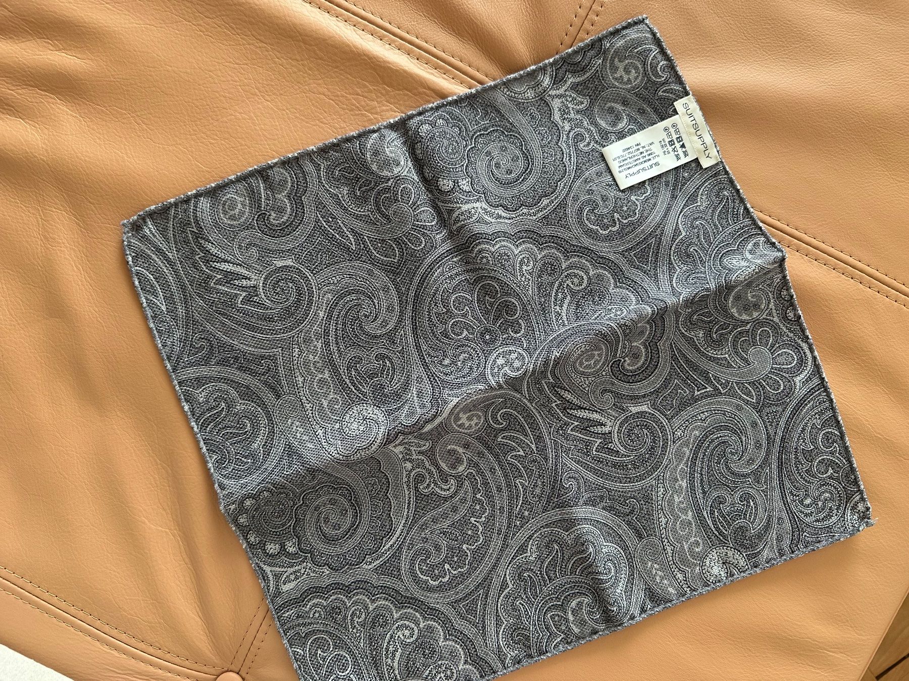 Completi: Zwei Einstecktücher Suitsupply Wolle/Seide – Nuovo (secondo la descrizione) da Zürich venduto da Michael_CK 1