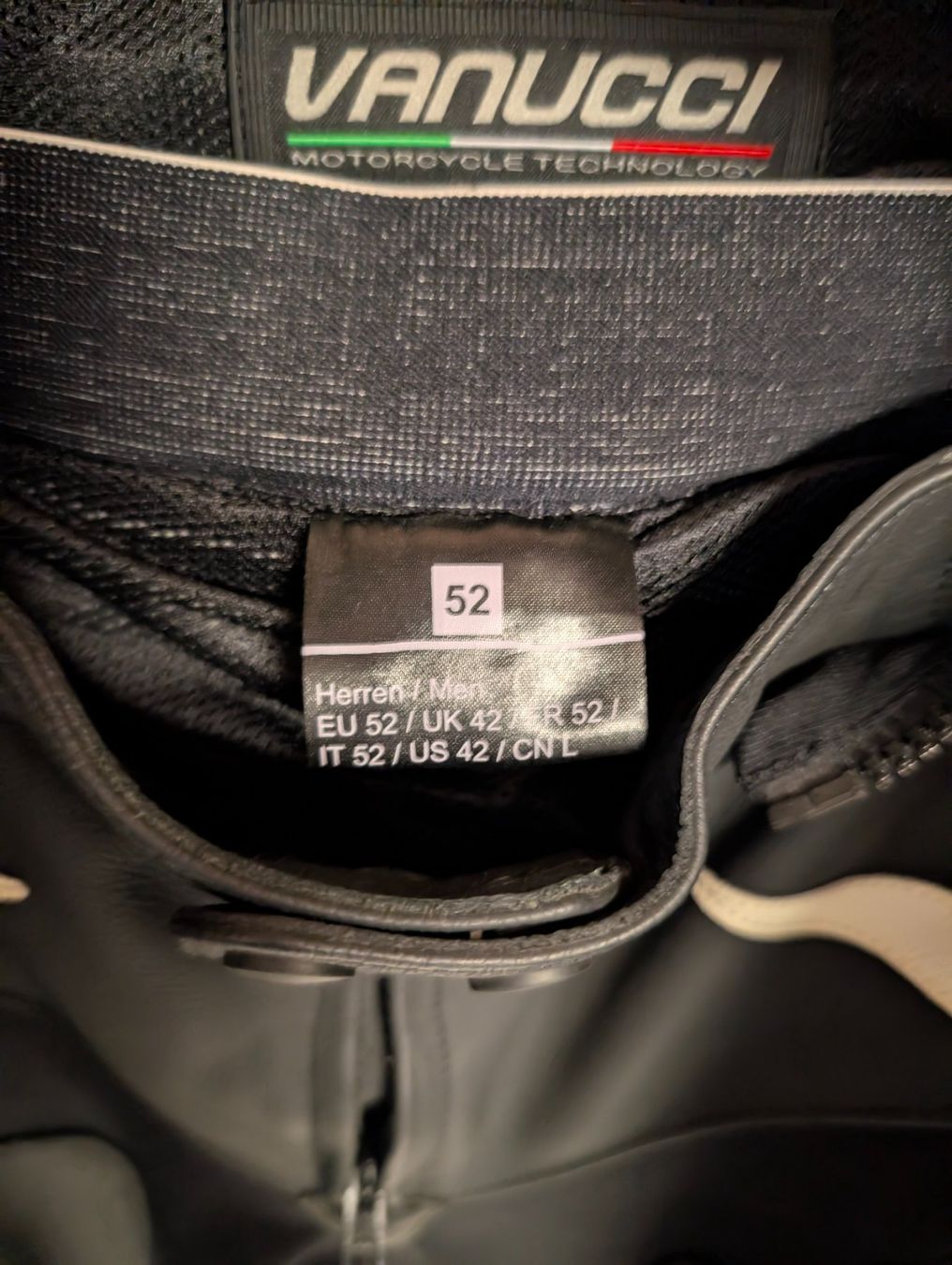 Vanucci Lotti di vestiti: Vanucci Leder-Kombi – Usato da Schaffhausen venduto da Luchetto_97 1
