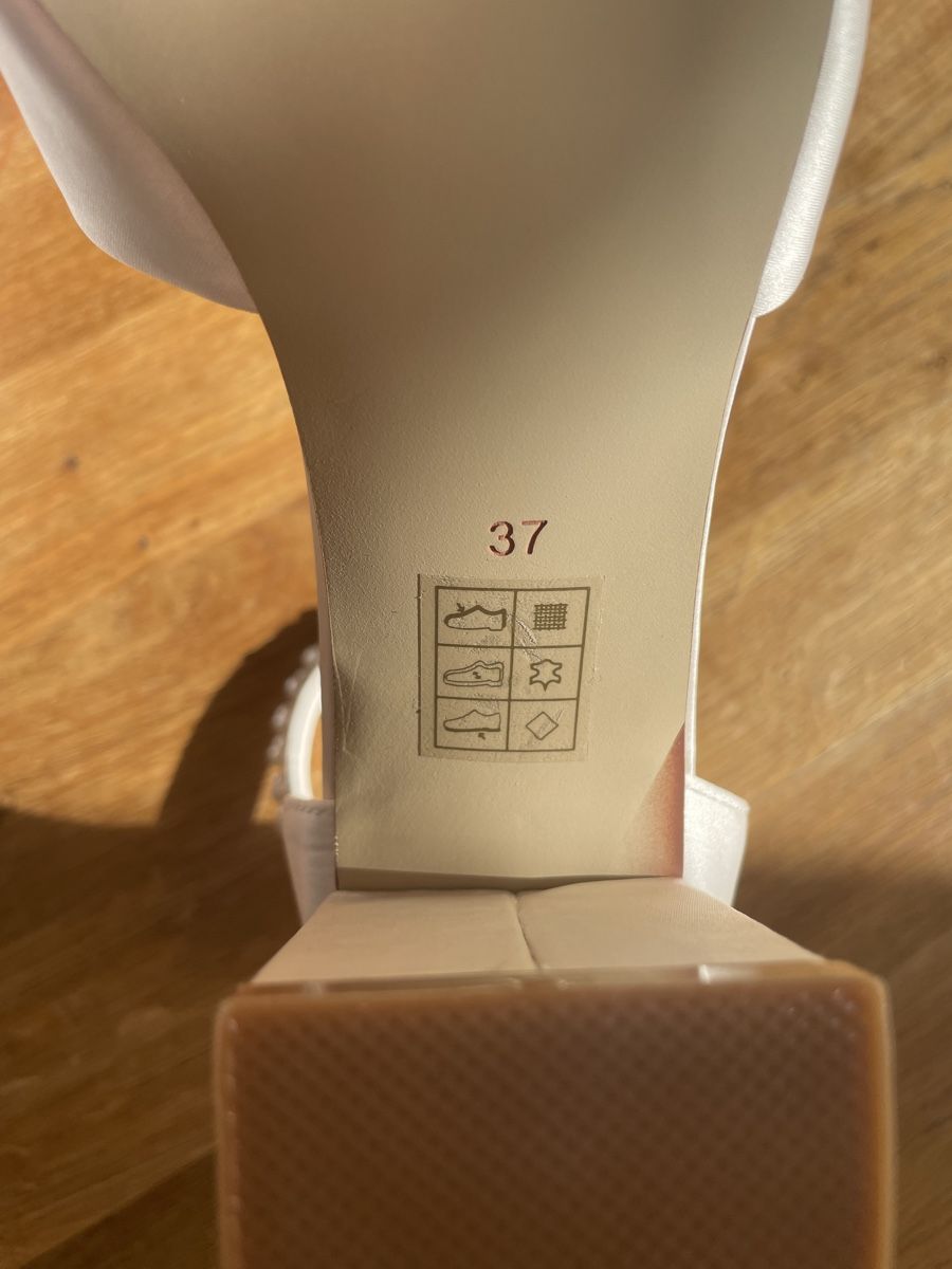 Scarpe da donna: Elegante Brautschuhe mit Perlen Gr. 37 – Nuovo e nell'imballaggio originale da Grossdietwil venduto da celineeeee 3
