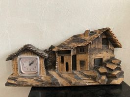 Vintage - Horloge murale - chalet en bois sculpté -
