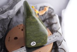 Nephrit Jade Figur   9cm x 5cm    (14)