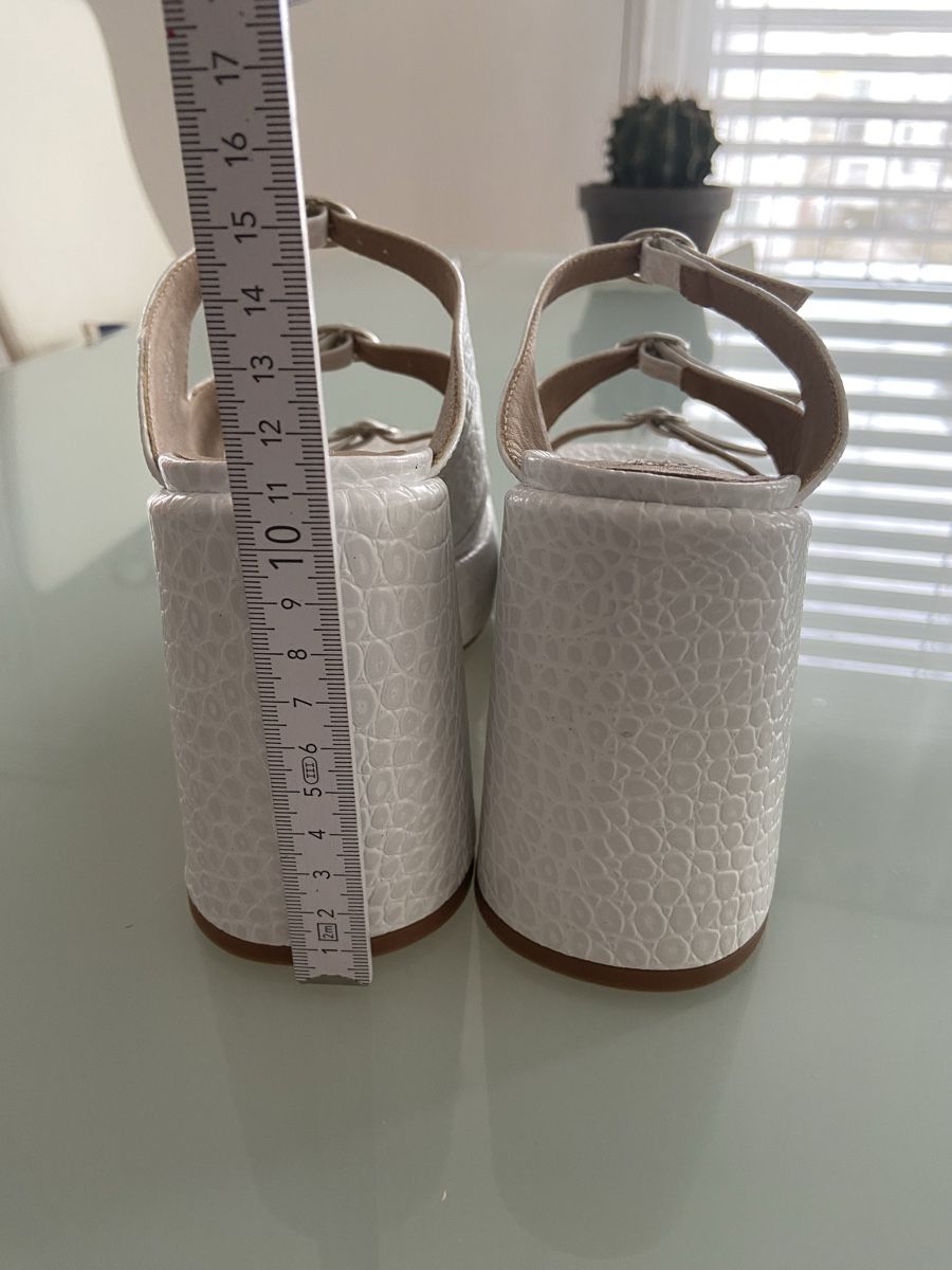 Topshop Damenschuhe: NEU: Sandalen/Pantoletten – Neu (gemäss Beschreibung) aus Bülach von kittygismo 2
