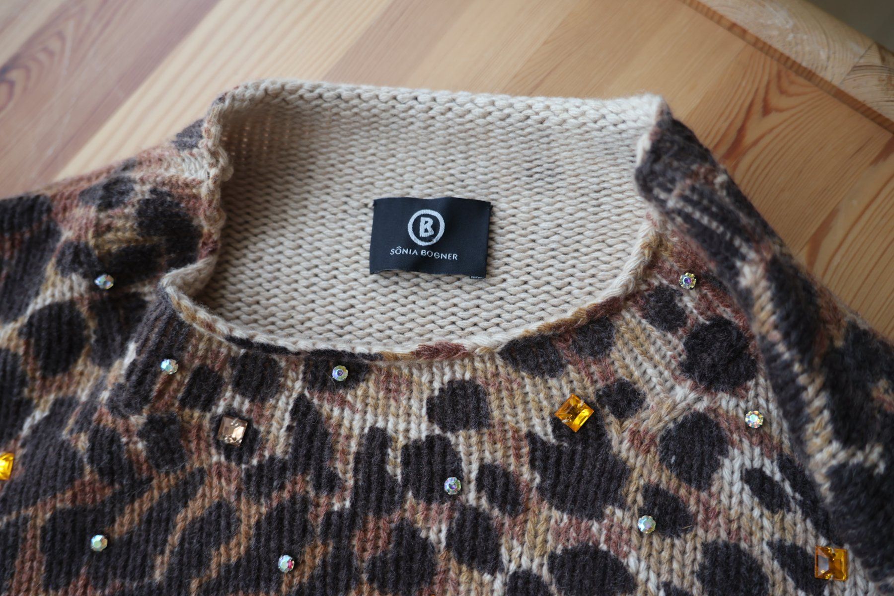 Bogner Maglioni & Felpe: Bogner Leoparden Muster Pullover mit funkelnde Zier-Steine – Usato da Emmenbrücke venduto da luzern178 6