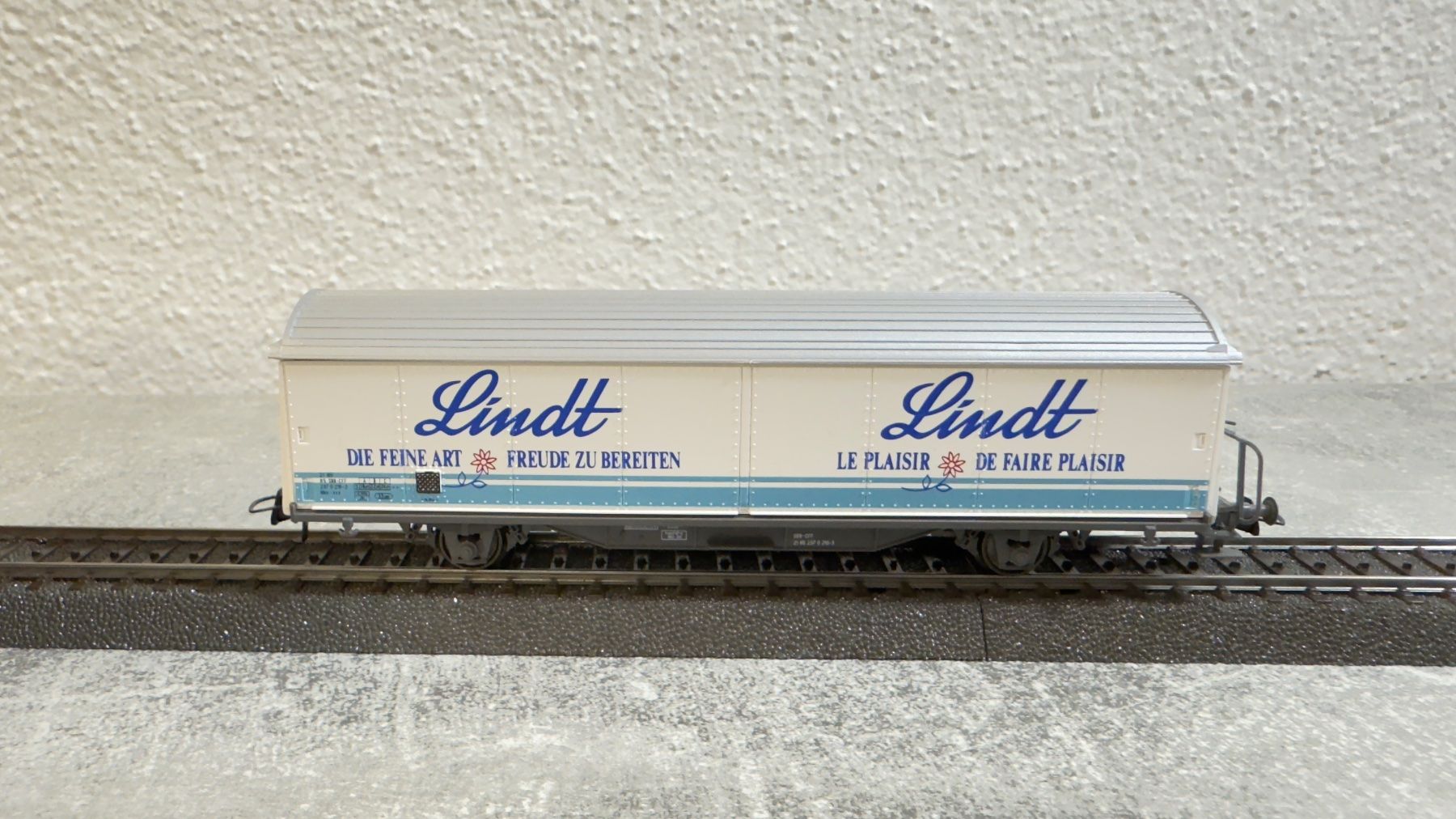 Roco Modellini di ferrovie: Roco Lindt Güterwagen H0 / AC – Usato da Windlach venduto da Kelebra 1