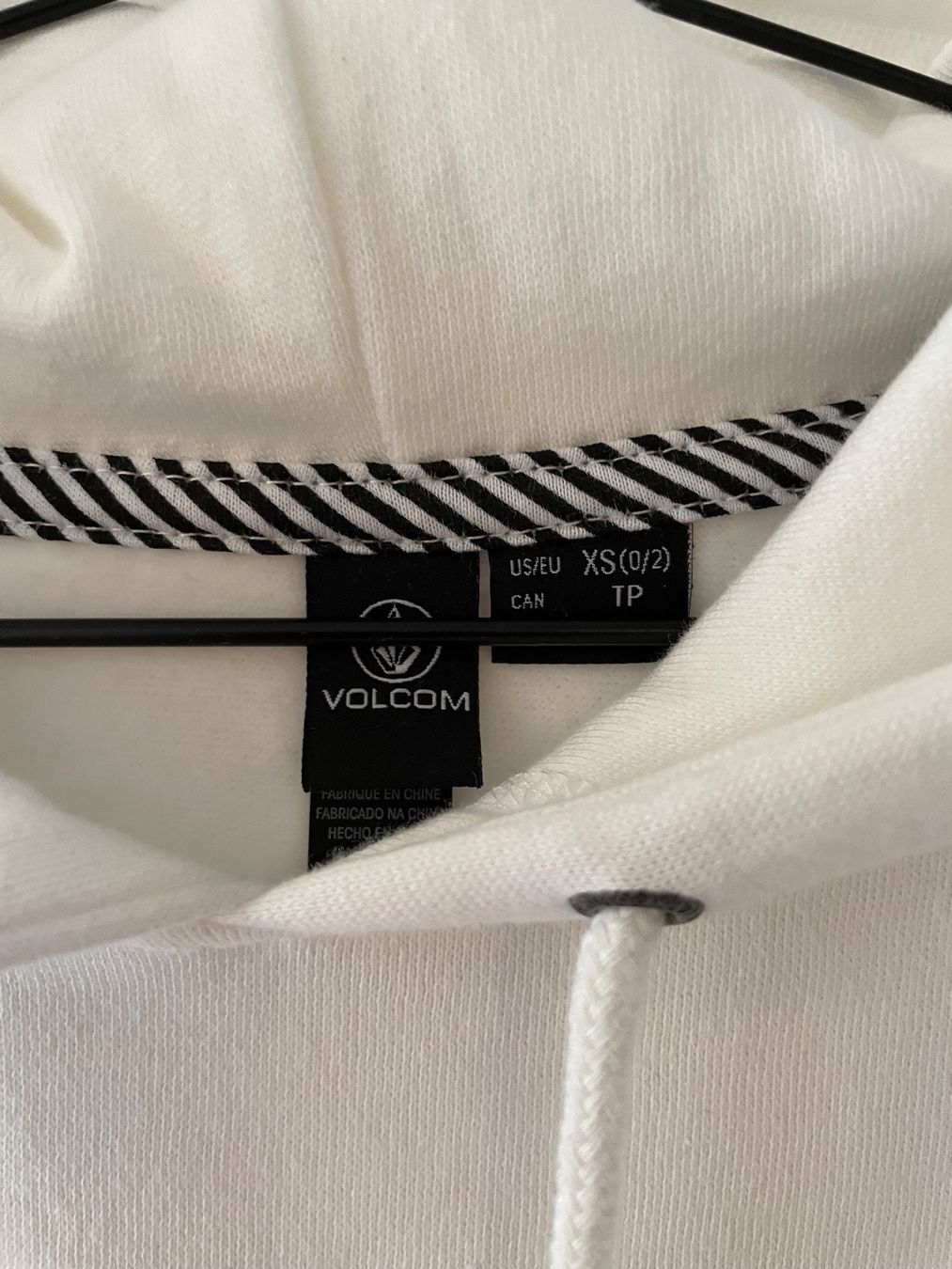 Pullover & Sweatshirts: Kapuzenpulli/Hoodie von Volcom, Grösse XS – Neu (gemäss Beschreibung) aus Wilderswil von Renaissance1 3