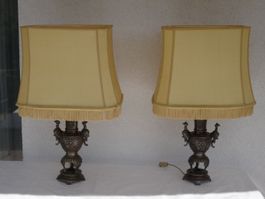 2 sehr schöne alte Metall-Vasen-Lampen