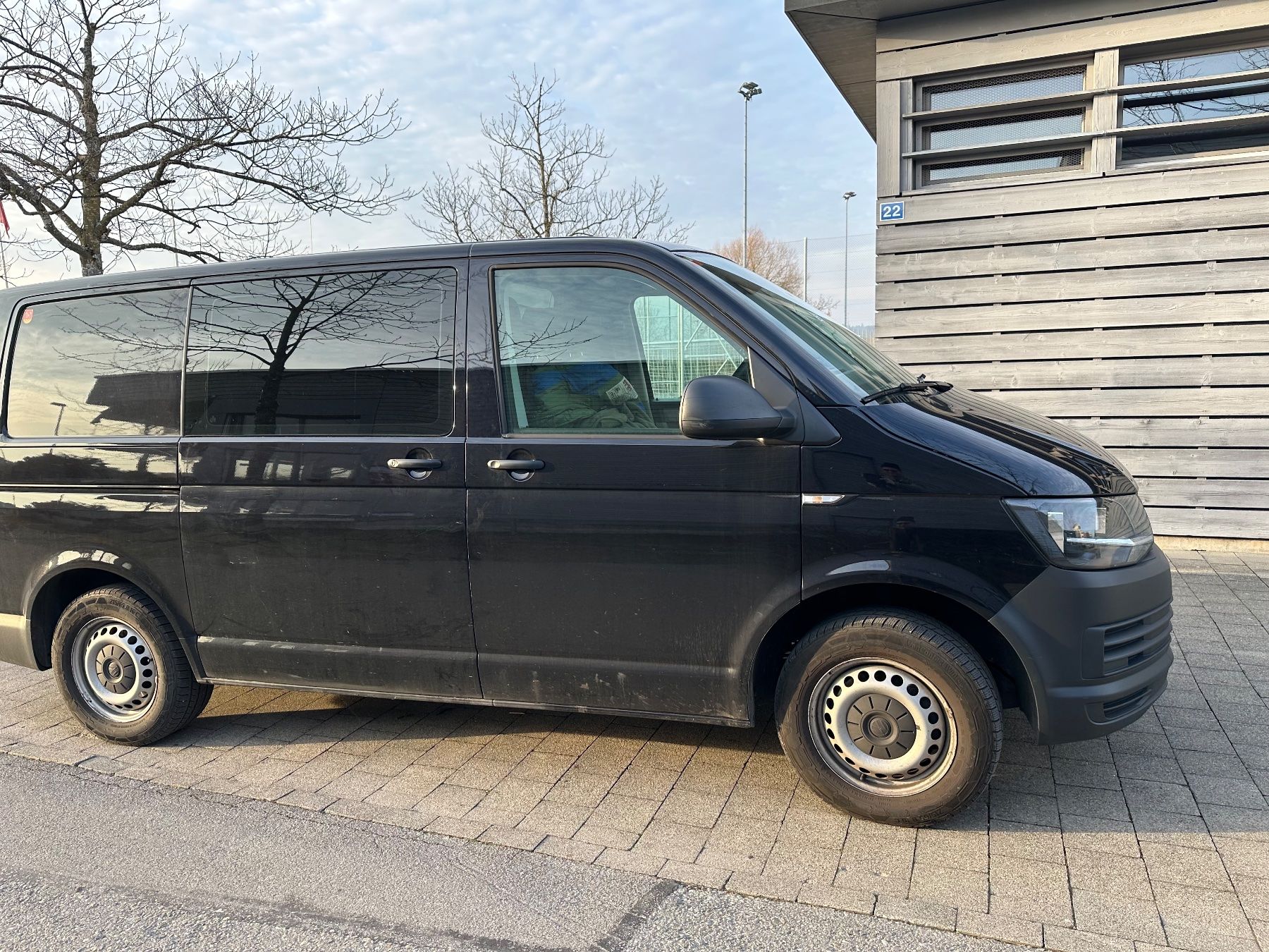 VW Autos: VW Bus T6 Allrad Schalter Diesel – Gebraucht aus Baar von Swordwalhalla 2