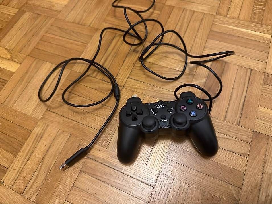 Jeux: Manette filaire PS3 Under Control – D'occasion à Meyrin par dianalopes