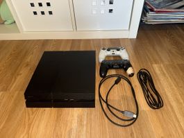 Sony PlayStation 4 Konsole mit zwei Controllern schwarz