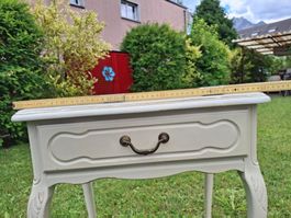 alter Nachttisch