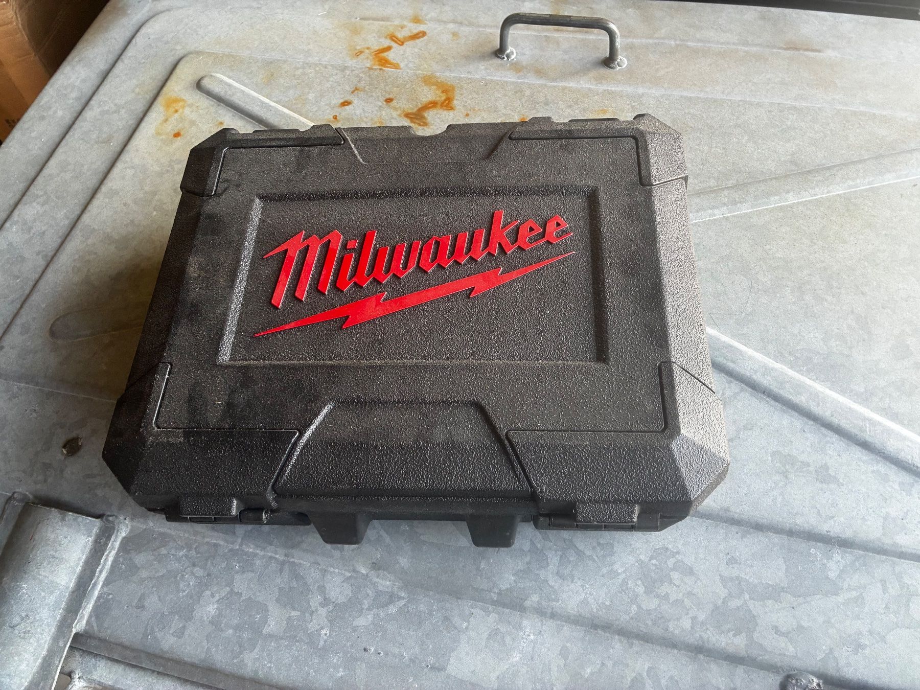 Milwaukee Reisekoffer: Milwaukee Maschinen Koffer Leer – Gebraucht aus Zollbrück von outlet16