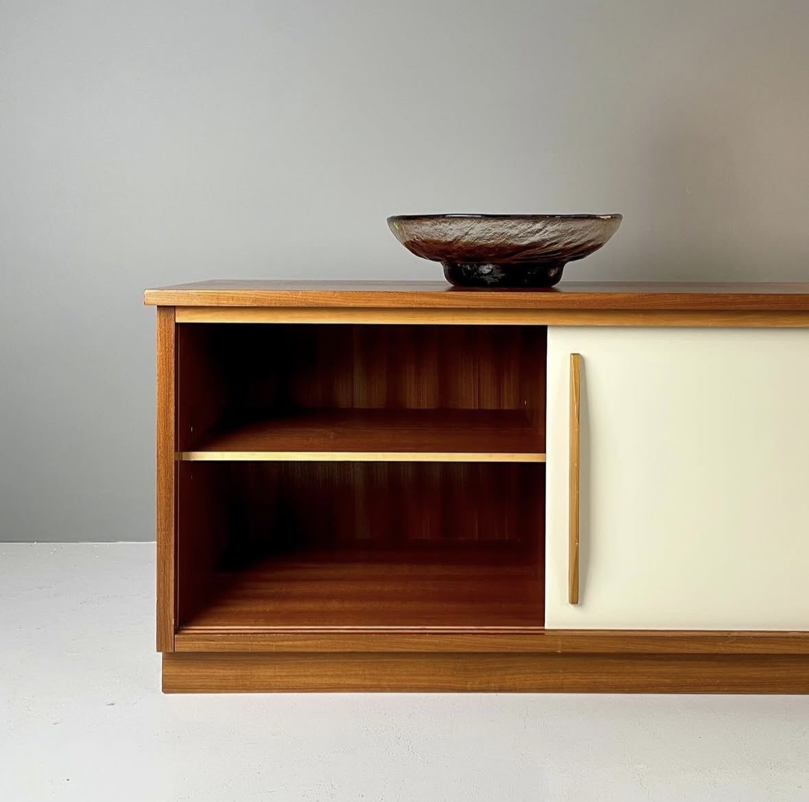Credenze: Midcentury Sideboard in Nussbaum – Usato da Kilchberg ZH venduto da zcvetkov 2