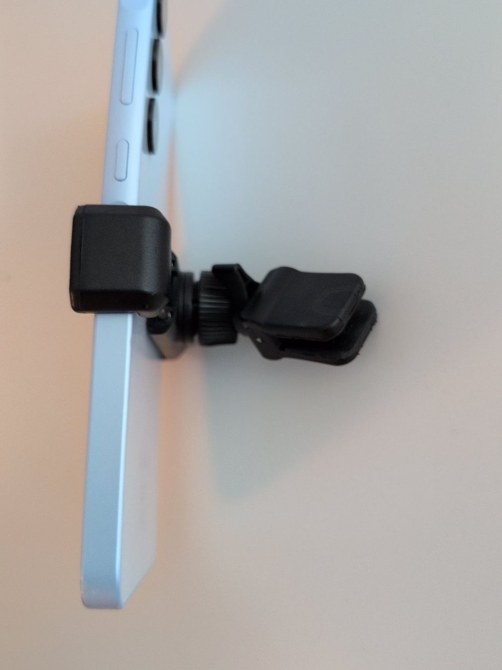 Staffe: Handy Halterung Auto Union Jack Neu – Usato da Frauenfeld venduto da AquilaTI 3
