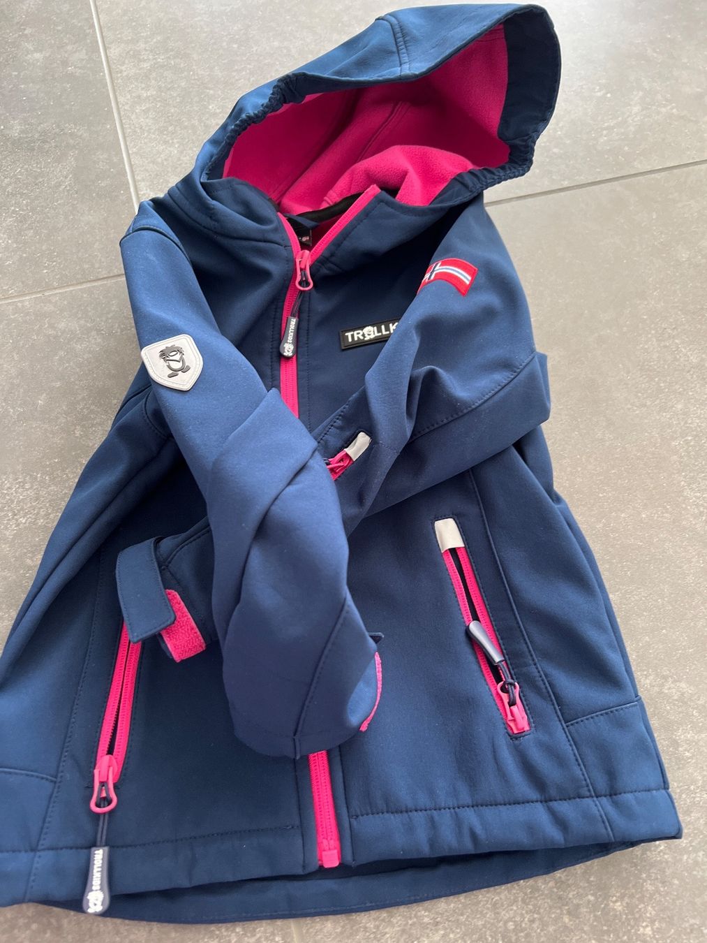 Trollkids Giacche & Cappotti: Trollkids Mädchen Softshelljacke Gr. 116 – Usato da Steffisburg venduto da Christina1281