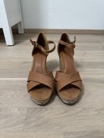 Keilabsatz Sandalen in braun