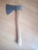 Hache 800 GDR, manche en bois, très bon état