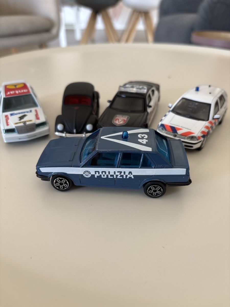 Voitures modèles: 5 voitures 1/43  – D'occasion à Lausanne par pabernard 2