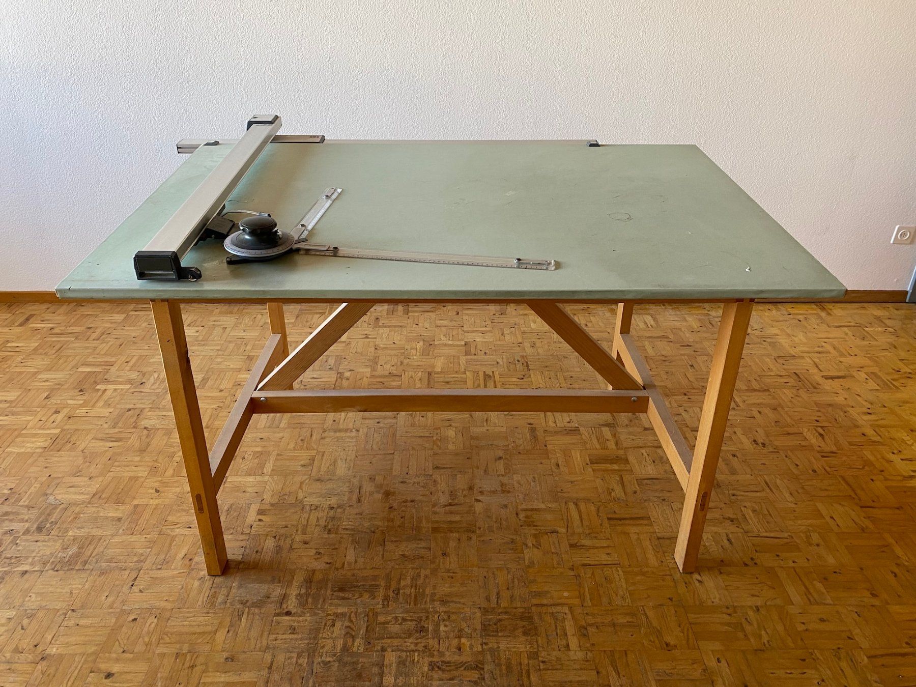 Tische: Zeichen-Tisch – Gebraucht aus Bern von Huglimat
