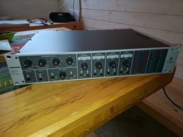 BEHRINGER Combinator MODEL MDX 8000 - selten guter Zustand !