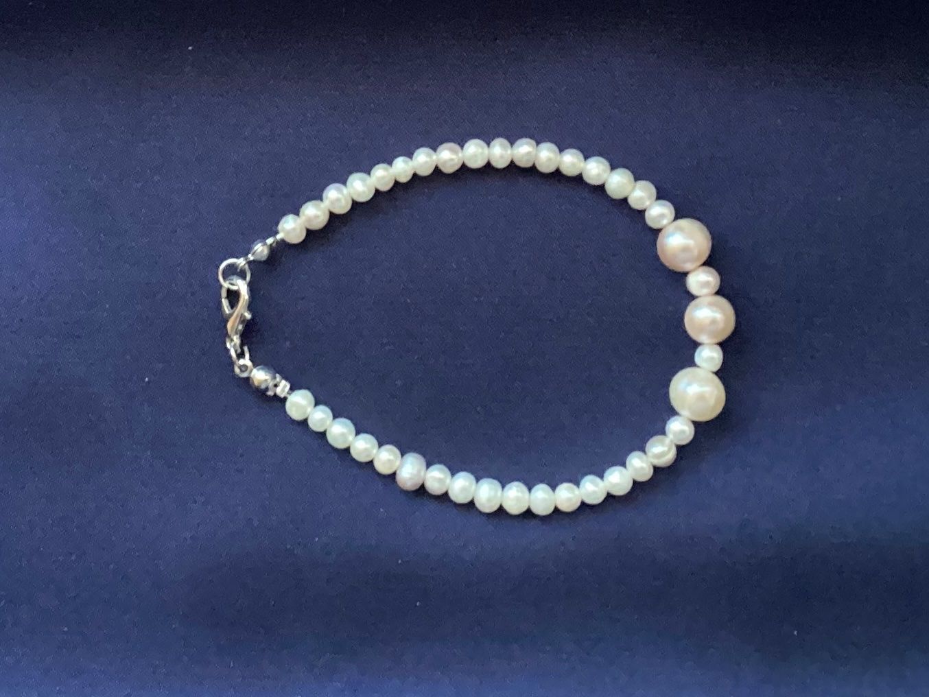 Armbänder & -reifen: Süsswasserperlen Armband - klassisch + elegant – Neu und originalverpackt aus Laax von kri_95f5 1