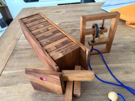 Holzspiel aus edlem Holz