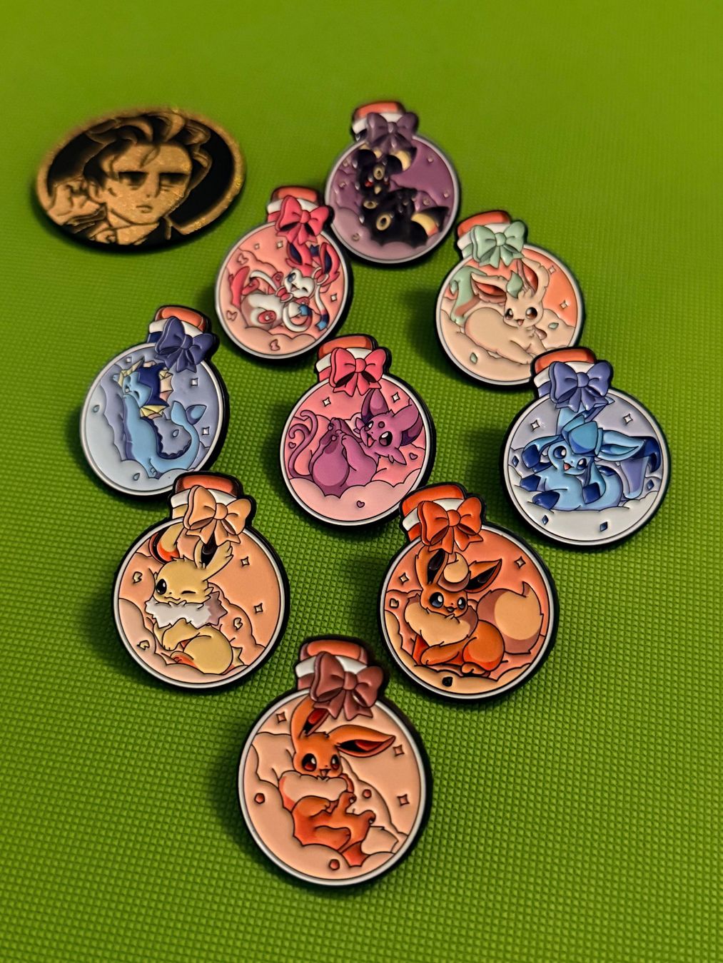 Pokémon Sammelbilder & Trading cards: Pokemon Eeveelution Pins – Neu (gemäss Beschreibung) aus Rüti ZH von Staymad