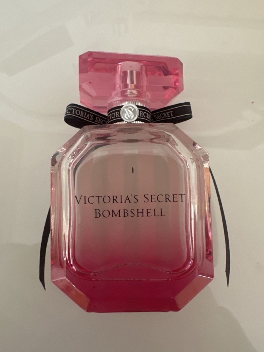 Victoria's Secret Profumi & Eau de Toilette: Victoria's Secret Bombshell, neuwertig & original! – Nuovo (secondo la descrizione) da Hausen AG venduto da Nah5yj