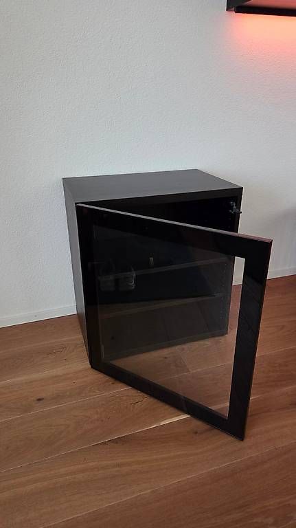Ikea Vetrine: IKEA BESTA Vitrine / schwarz / 60x40x64 cm – Nuovo (secondo la descrizione) da Zollikofen venduto da wiktor_krz 1