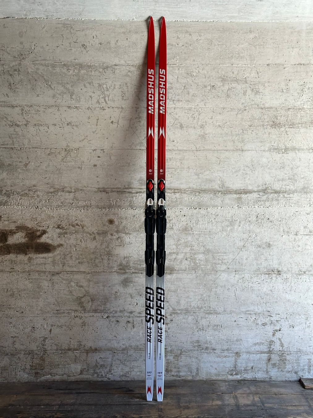Madshus Sci: Klassisch Langlaufski Madshus 197cm – Nuovo (secondo la descrizione) da Emmenbrücke venduto da karkarkar
