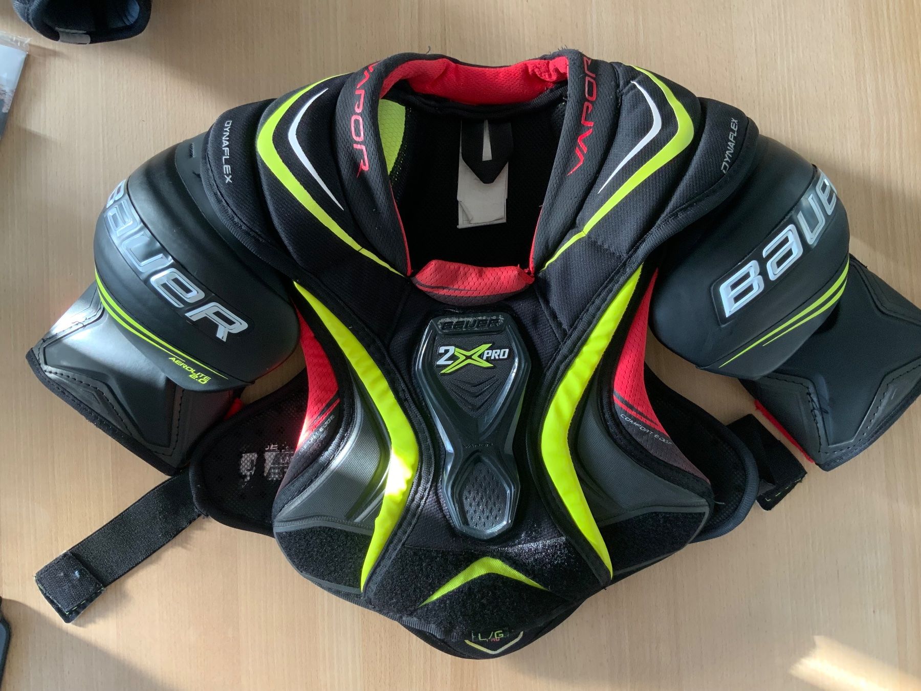 Bauer Protezioni & Imbottiture: Bauer 2x pro Brustpanzer (1 Saison gebraucht) – Usato da Steinhausen venduto da Run4it2