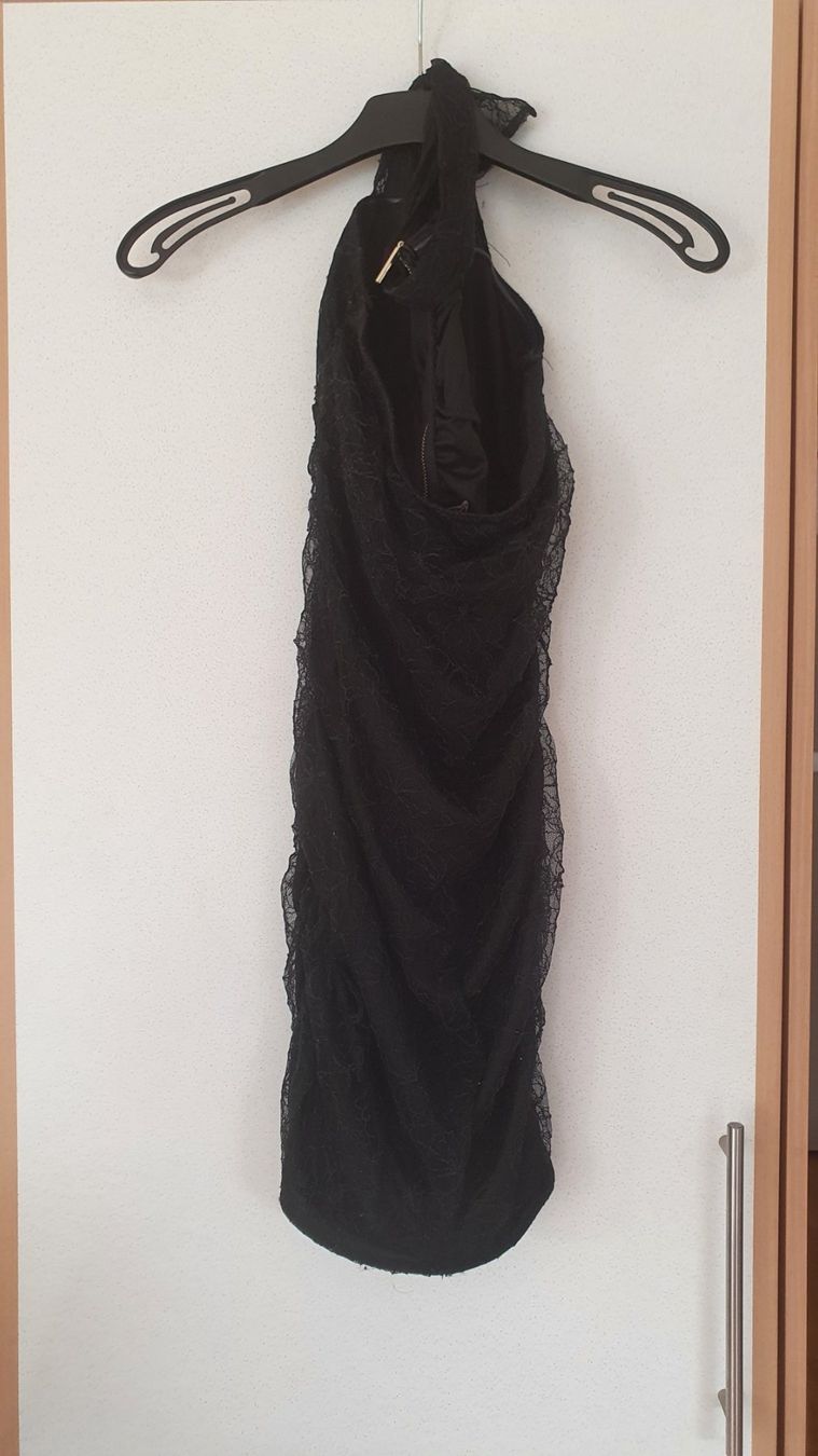 Robes: Robe noire dos nu taille M fermeture éclair dorée – Neuf (Voir description) à Versoix par aline_b 4