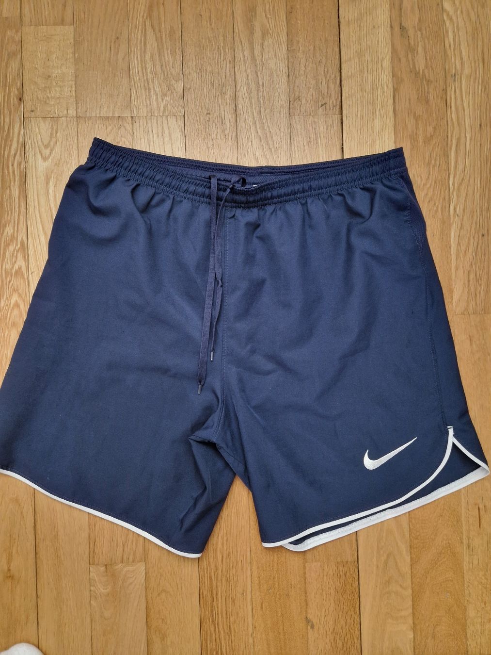 Nike Pantalons: Nike Hose Shorts Gr.M – D'occasion à Emmenbrücke par TopGato