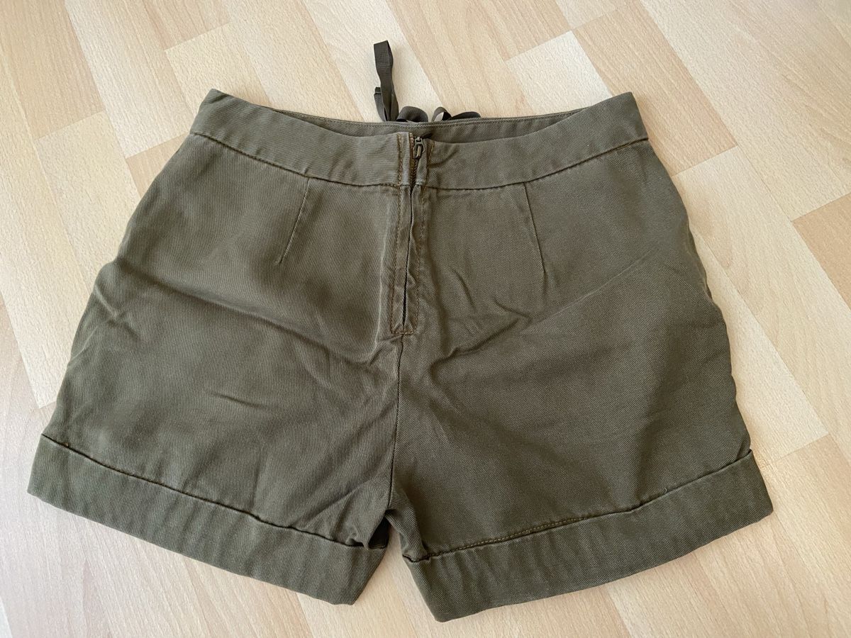 Zara Pantalons: Zara Shorts khaki – D'occasion à Dietlikon par Luna77 1