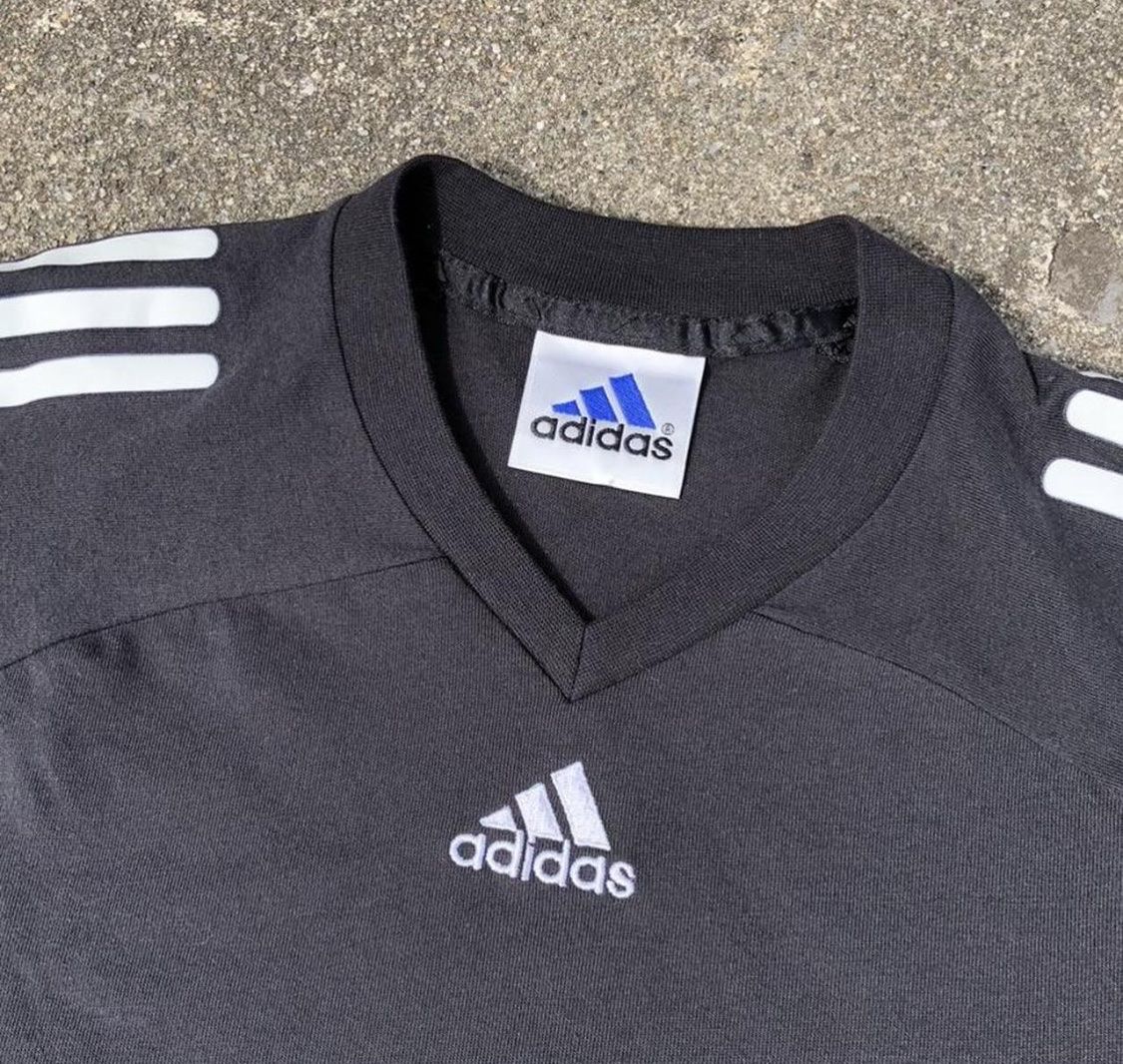 Adidas T-shirt: retro Adidas Shirt – Usato da Fribourg venduto da ann_l9b7 3