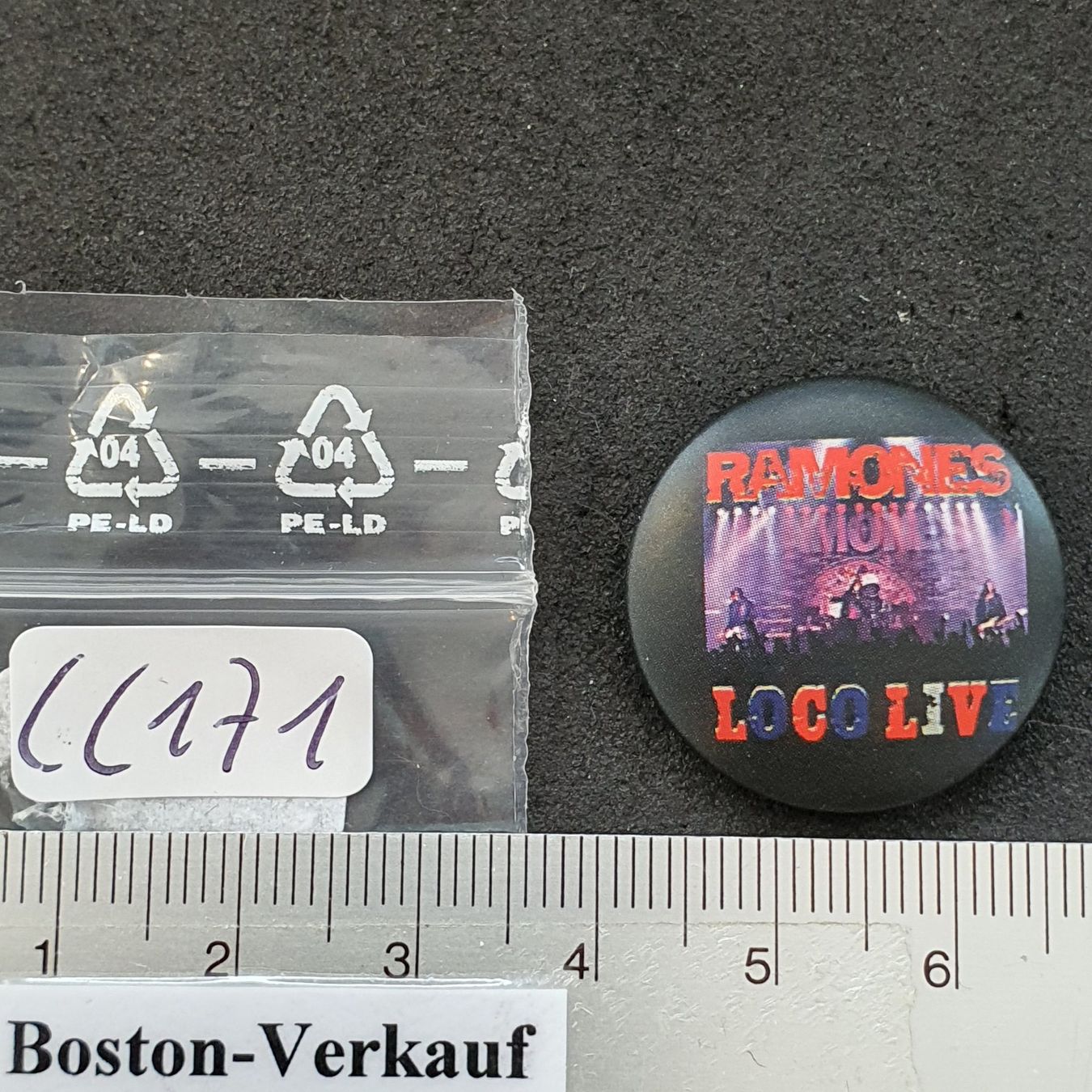Placchette & Badge: CC171 - Pin /Button - Musik - RAMONES / LOCO LIVE – Usato da Reinach BL venduto da Boston-Verkauf