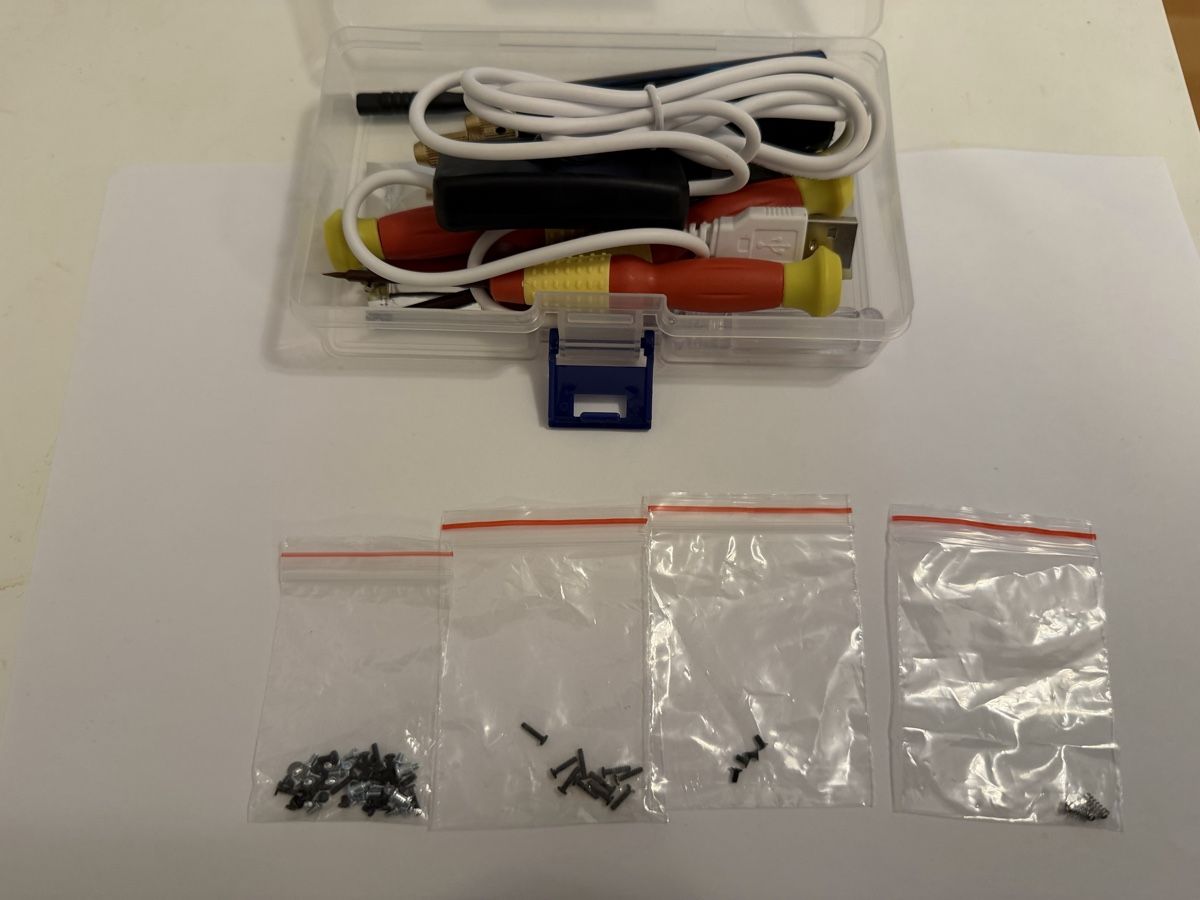 Tutti gli attrezzi: Nintendo Switch Schrauben Set screws with repair tool kit – Usato da Zürich venduto da arr_vq5w