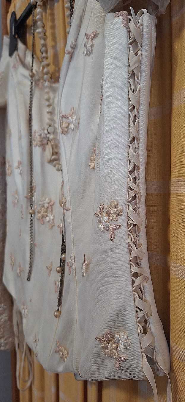 Tops: Wunderschöne vintage Corsage,Oberteil cremefarben,🌹 – Gebraucht aus Emmenbrücke von abu_9mj8 5