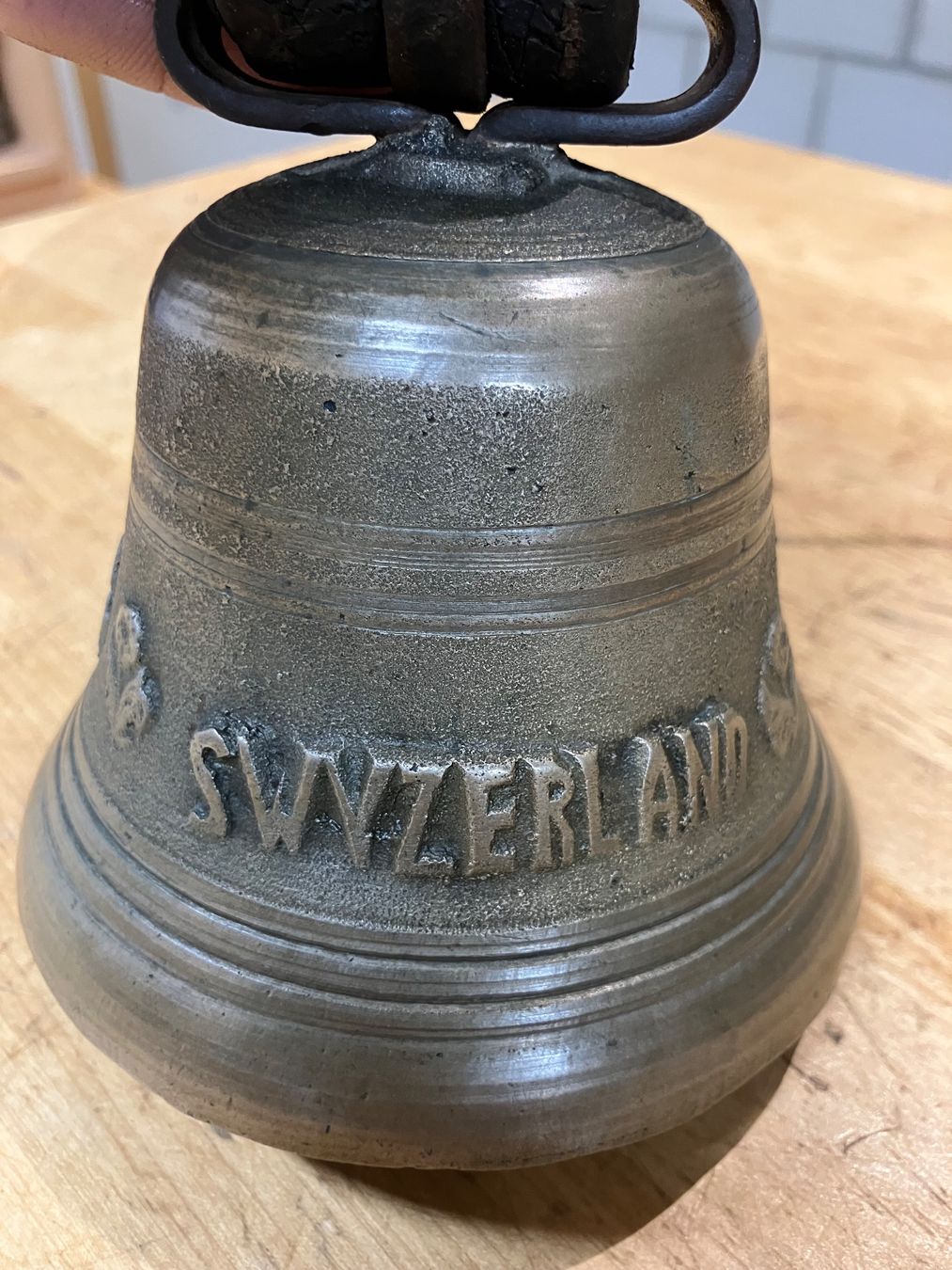 Cloches & sonnailles: Alte J.S  Glocke – D'occasion à Adelboden par Port3