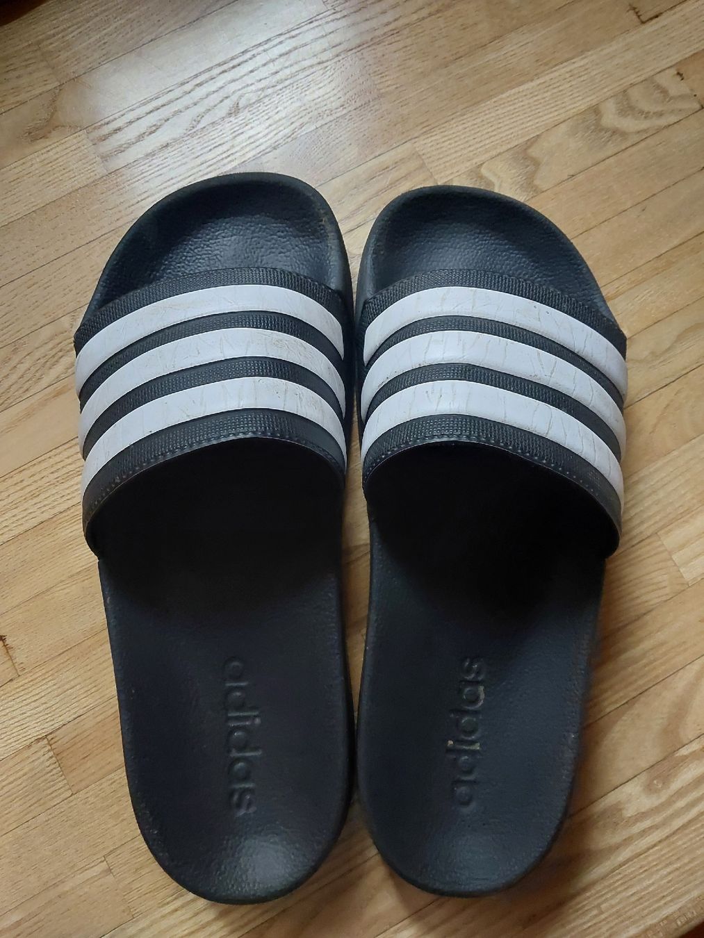 Adidas Herrenschuhe: Adidas Adiletten – Gebraucht aus Einsiedeln von rava02