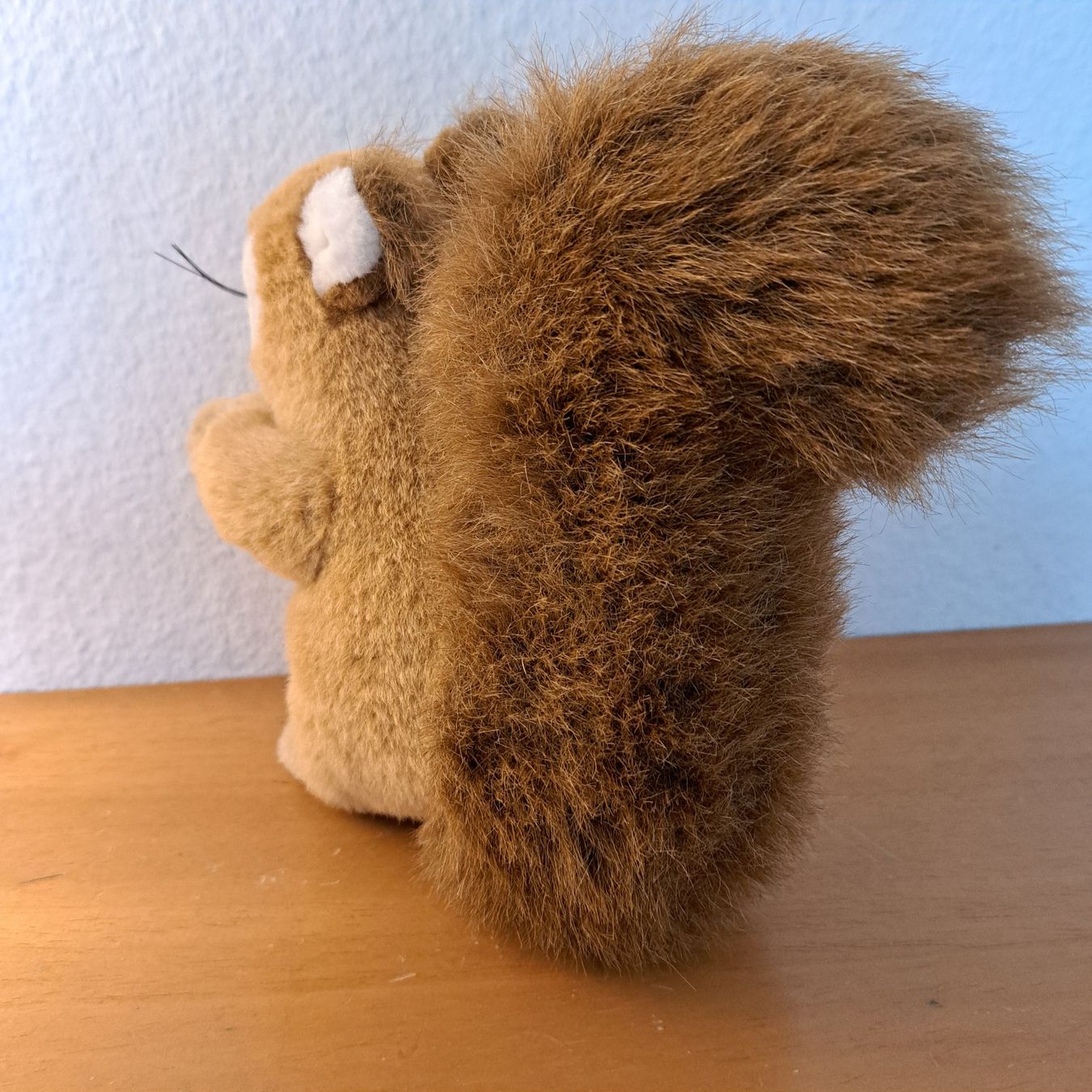 Spielzeuge: Eichhörnchen mit Nuss aus Plüsch – Gebraucht aus Grüningen von Tappio 1